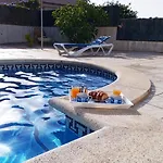 Family With Sea View And Pool Villa *