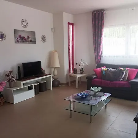 Family With Sea View And Pool וילה