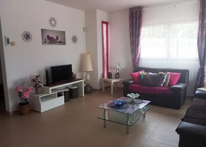 Family With Sea View And Pool Вилла